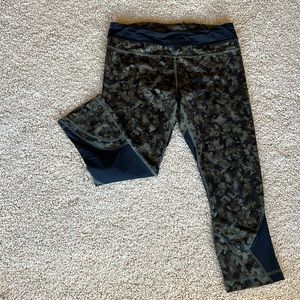 Lululemon workout leggings size 8
